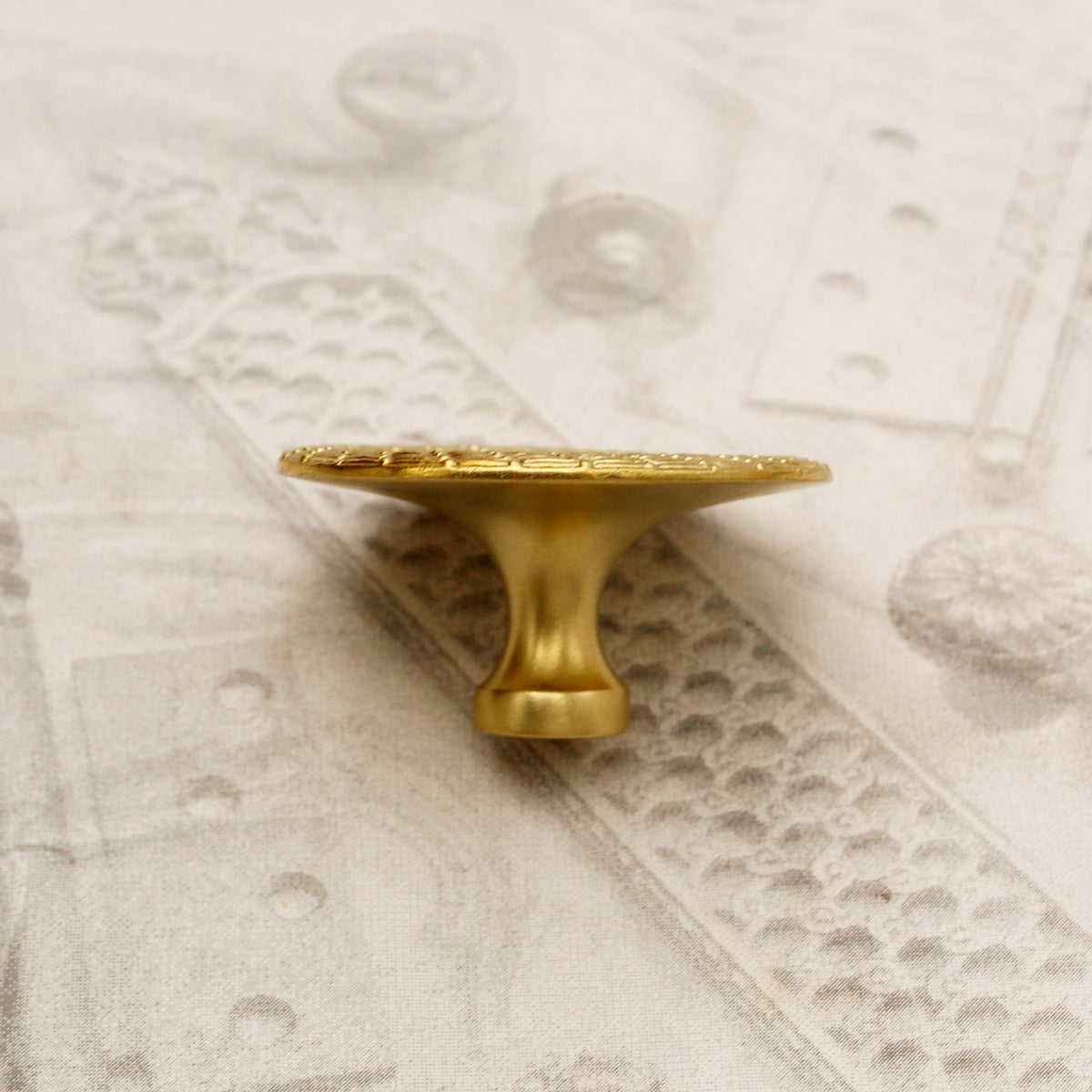 06.64 BRASS KNOB