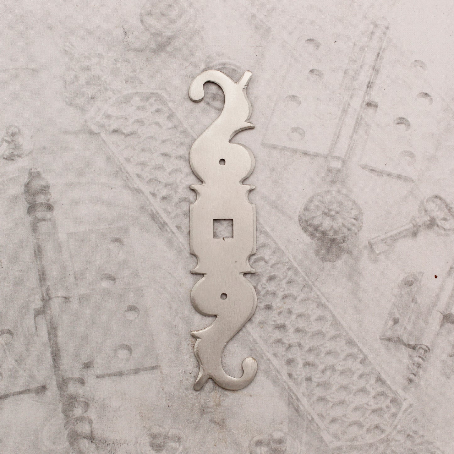 08.1277.1 SQ. HOLE IRON ESCUTCHEON