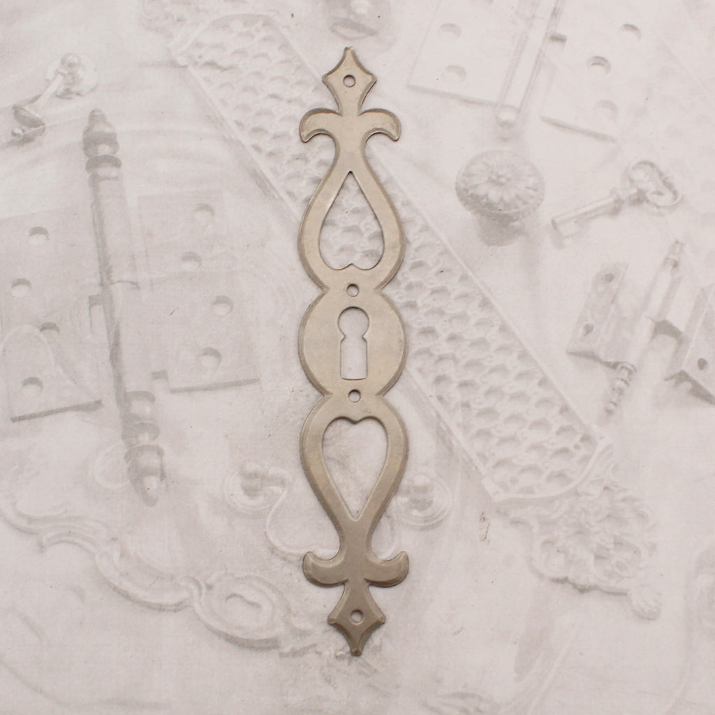 08.9877.18 IRON ESCUTCHEON