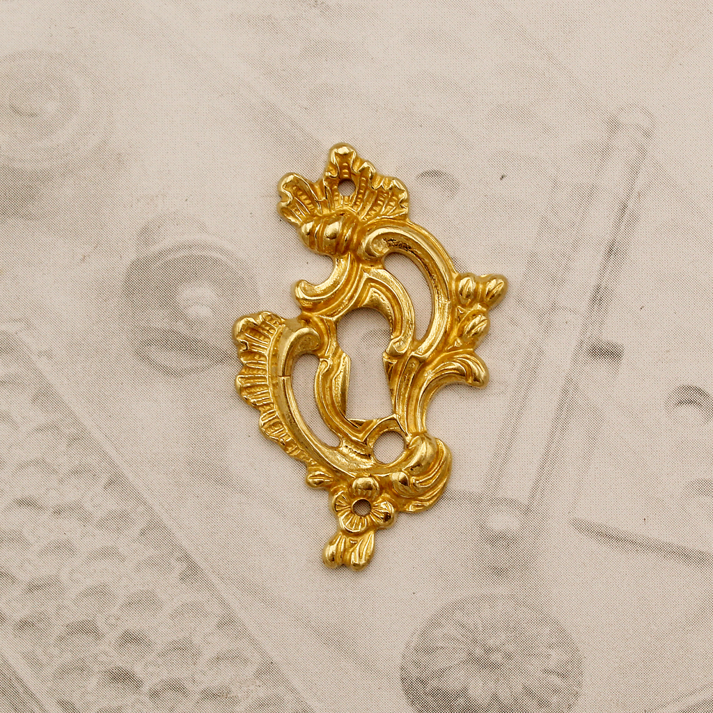 Louis XV keyhole