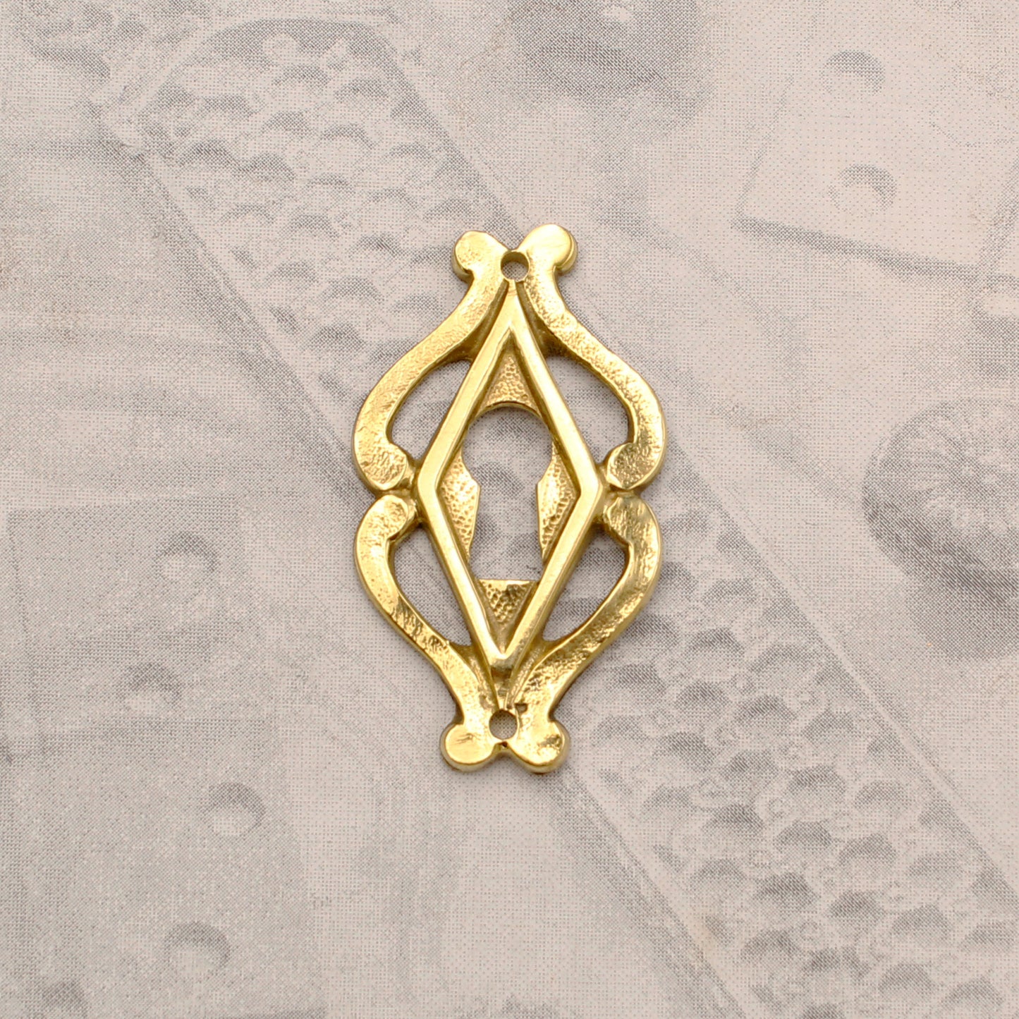 09.101 DIRECTOIRE KEYHOLE