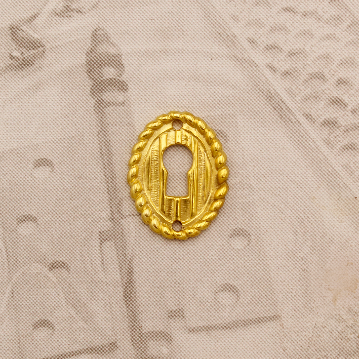 09.182 LOUIS XVI KEYHOLE