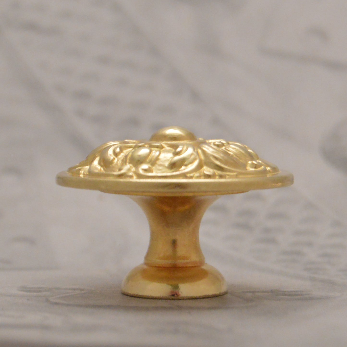06.0132 BRASS KNOB