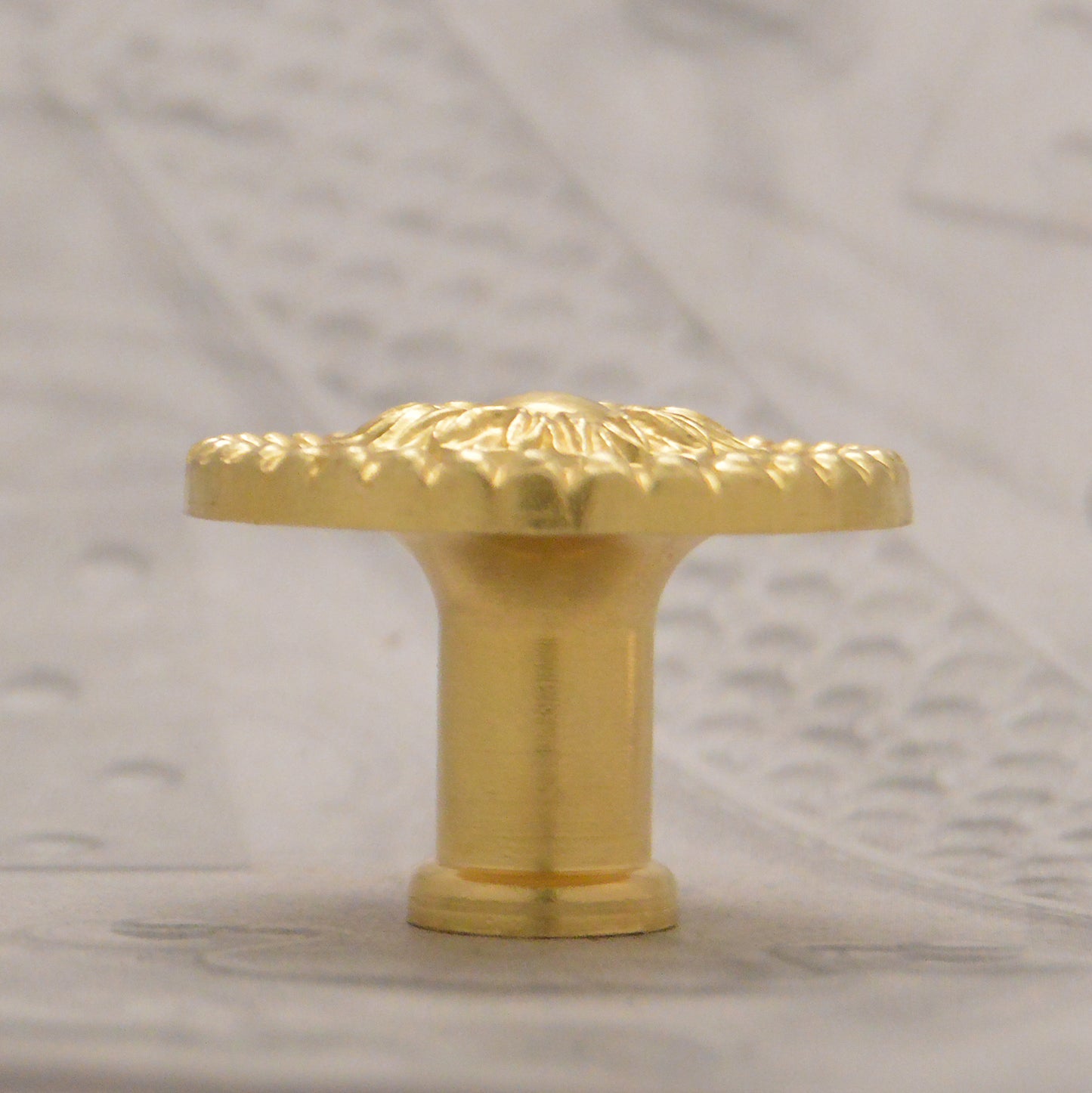 06.0150 BRASS KNOB
