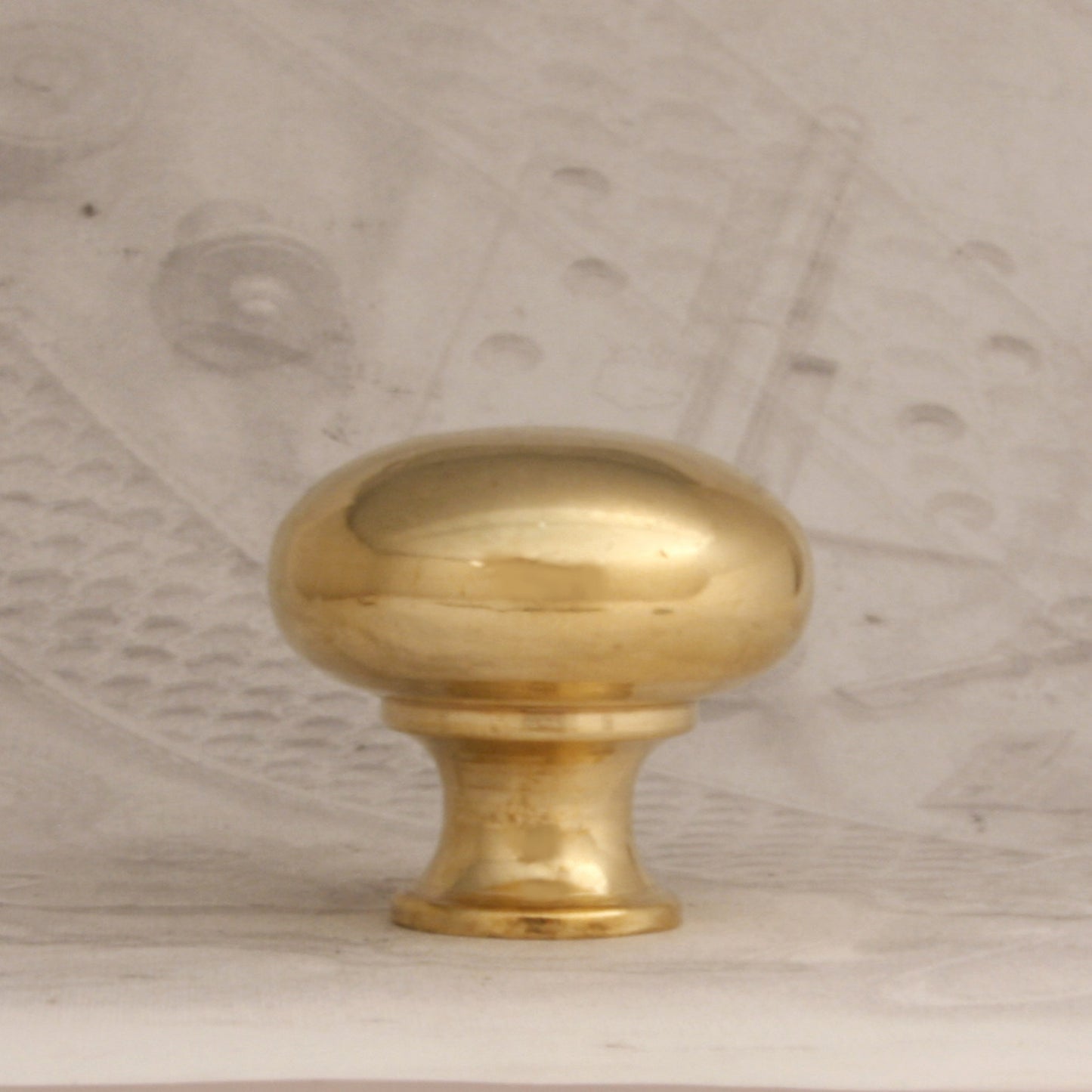 06.33 BRASS KNOB