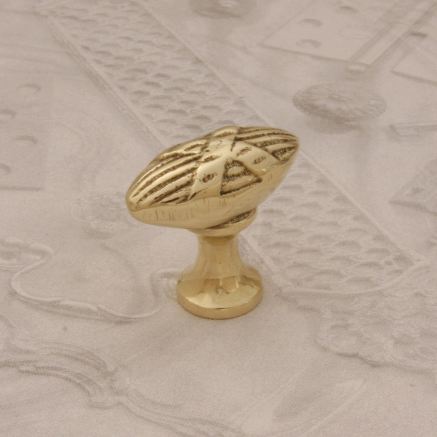 06.615.2 RIBBON & REED BRASS KNOB