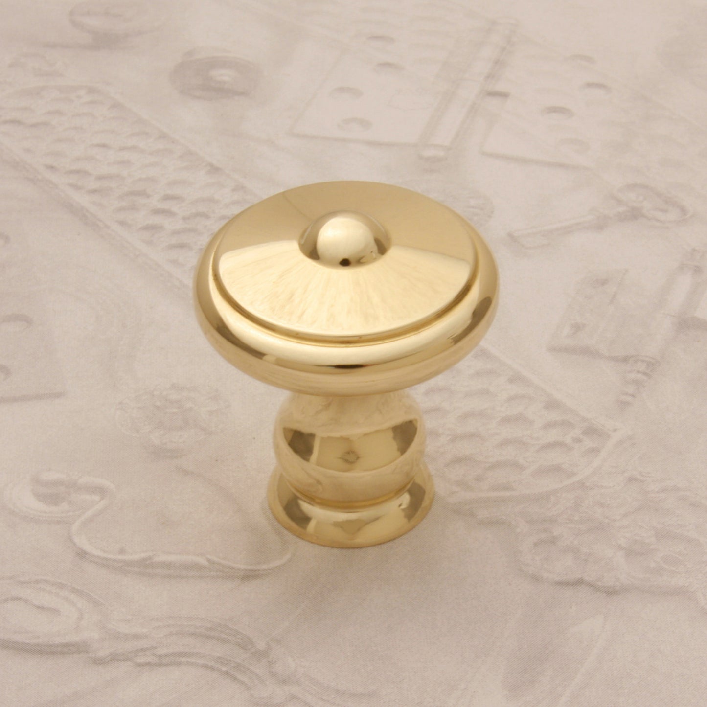 06.68 BRASS KNOB