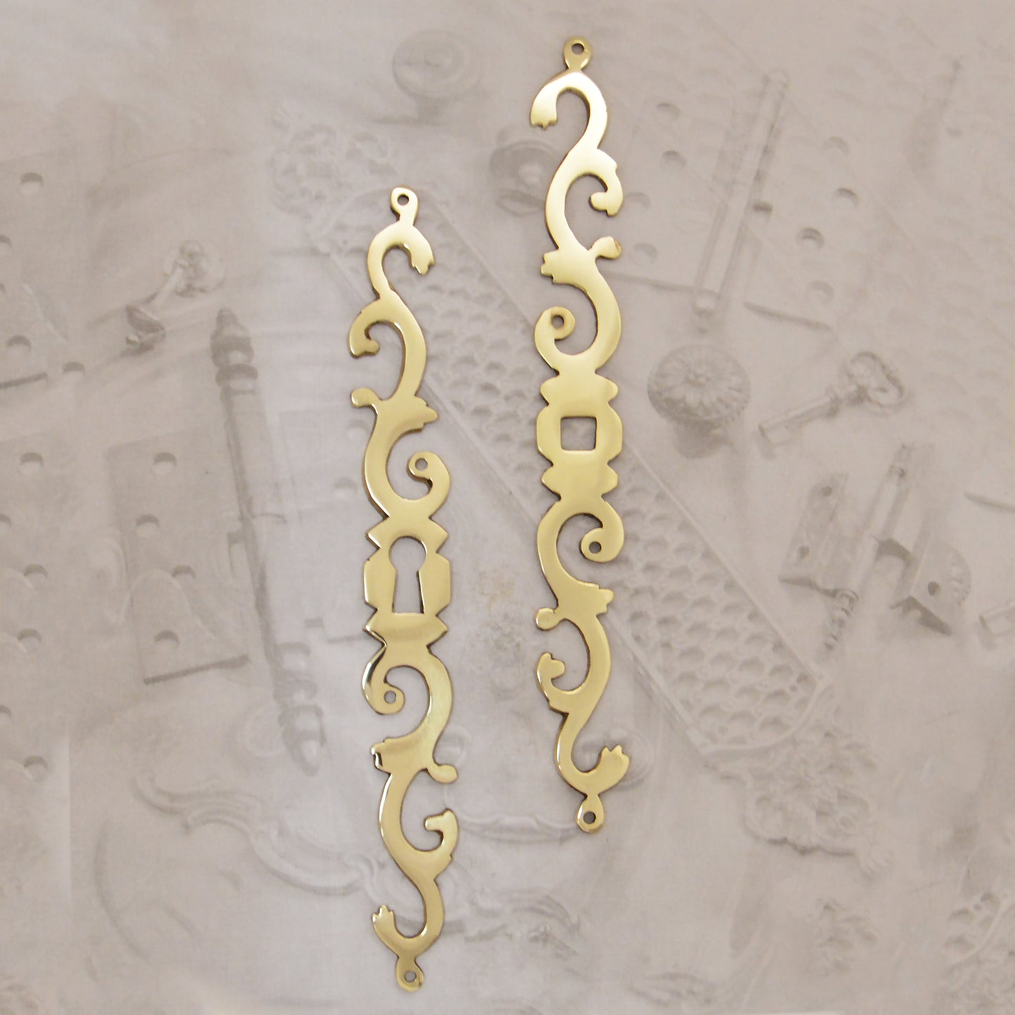 08.9 BRASS ESCUTCHEON