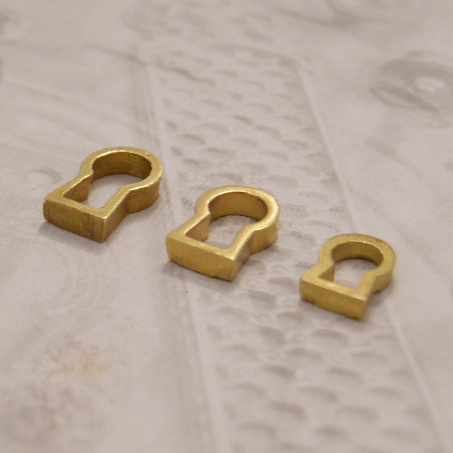 09.19 BRASS KEYHOLE