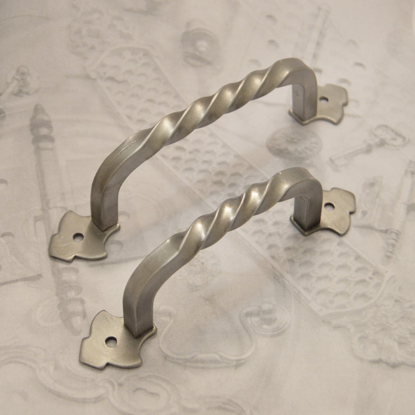 05.262 WROUGHT IRON PULL