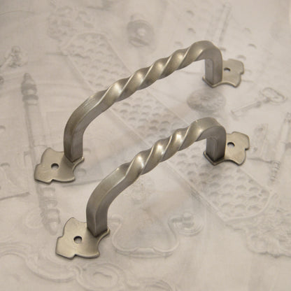 05.262 WROUGHT IRON PULL