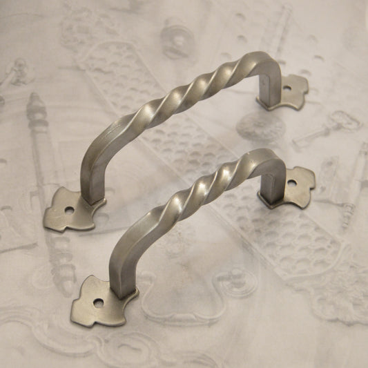 05.262 WROUGHT IRON PULL