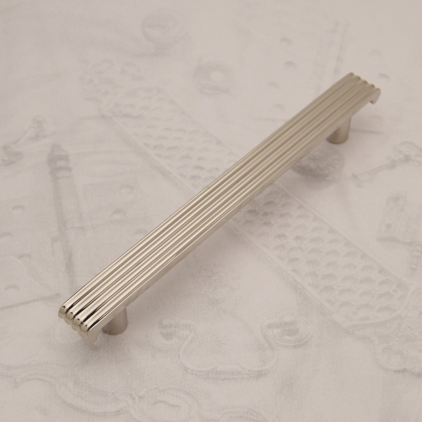 05.2990 MODERN REEDED PULL