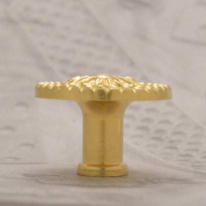 06.0150 BRASS KNOB
