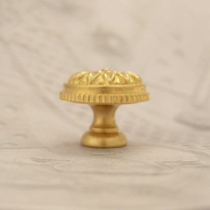 06.1288 BRASS KNOB