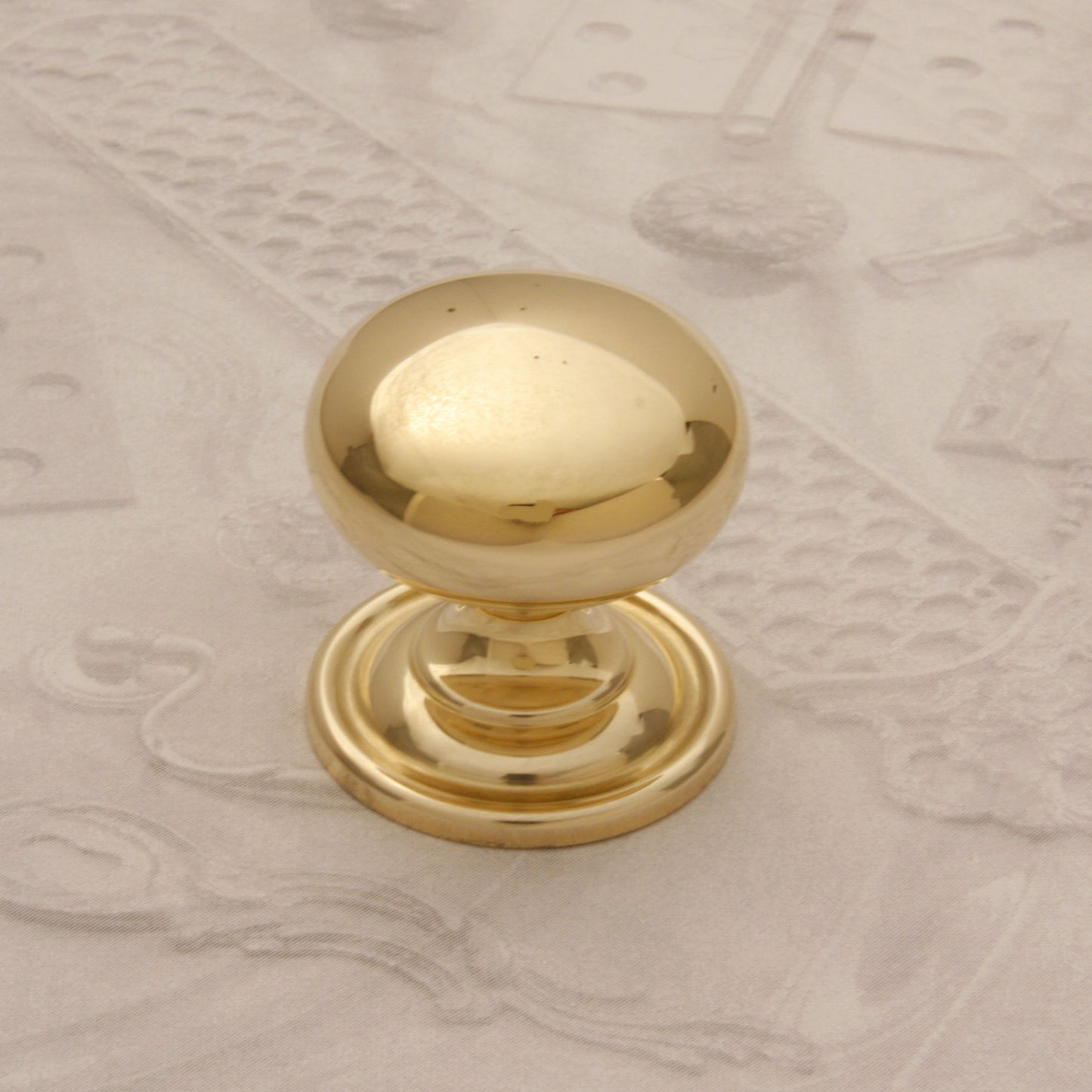 06.25 BRASS KNOB
