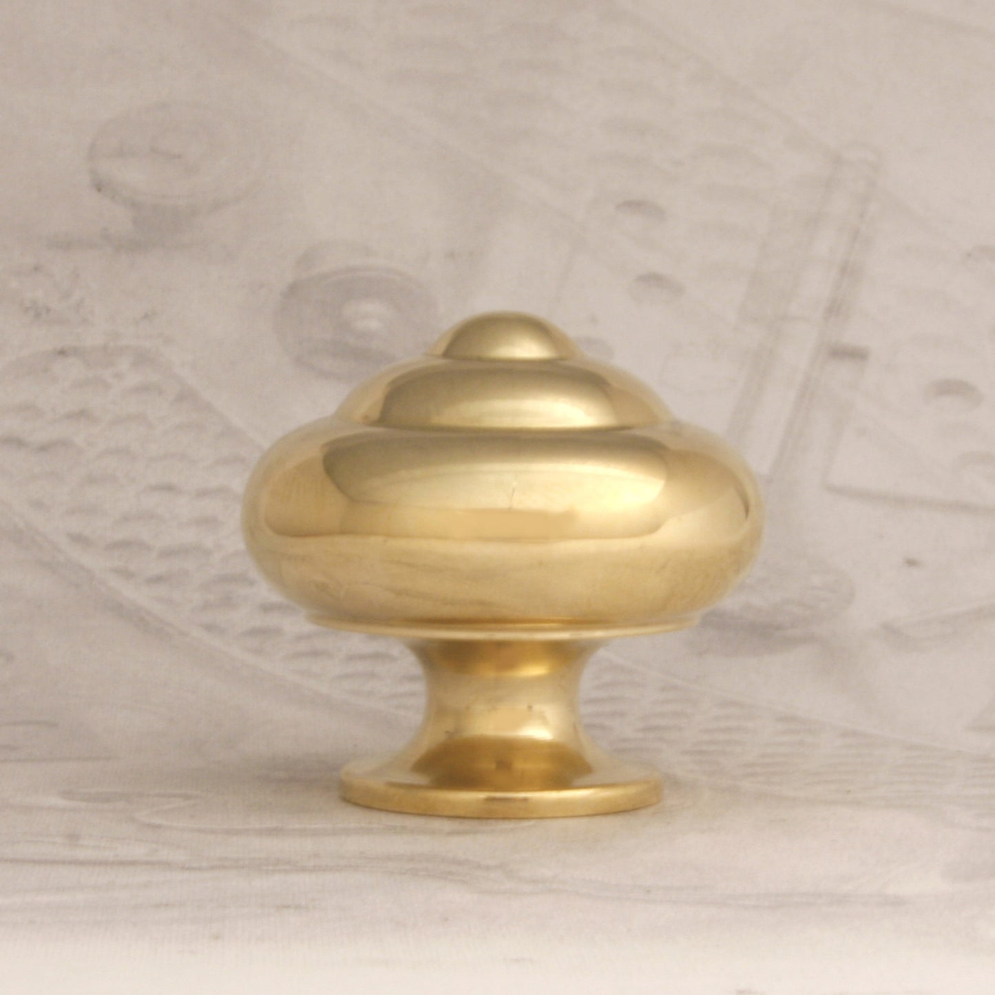 06.0779 BRASS KNOB