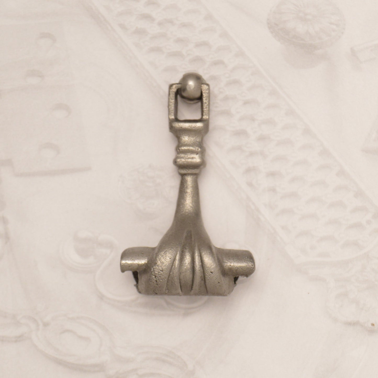 07.512.1 CAST IRON PENDANT