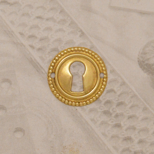 09.307.2 ROUND BEADED BRASS KEYHOLE