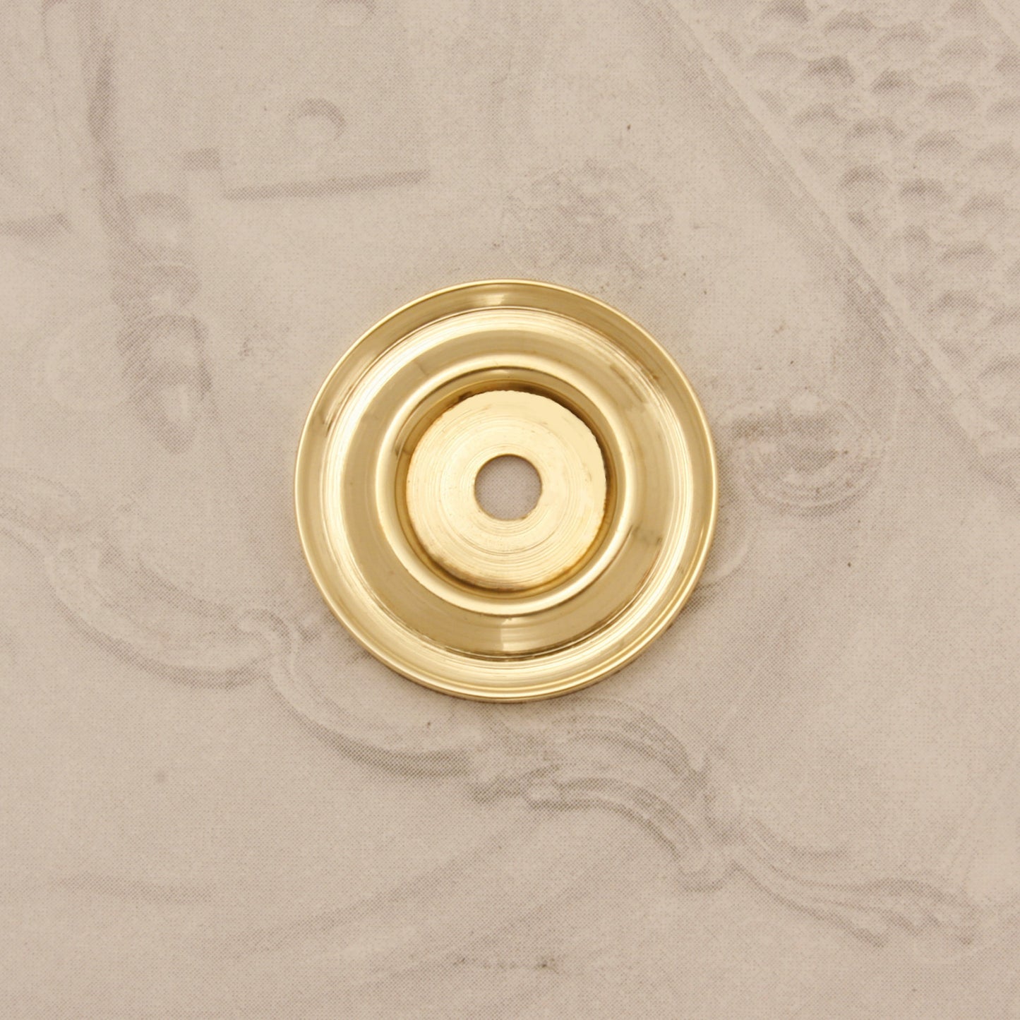 12.1500 ROUND BRASS ROSETTE